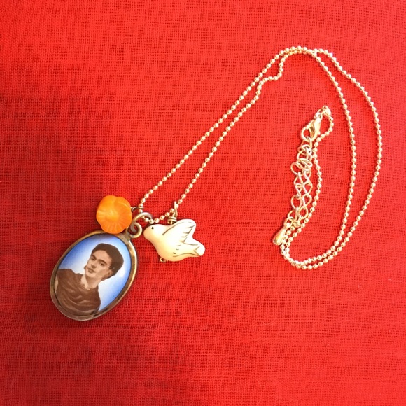 Frida Kahlo charm necklace - Picture 3 of 3